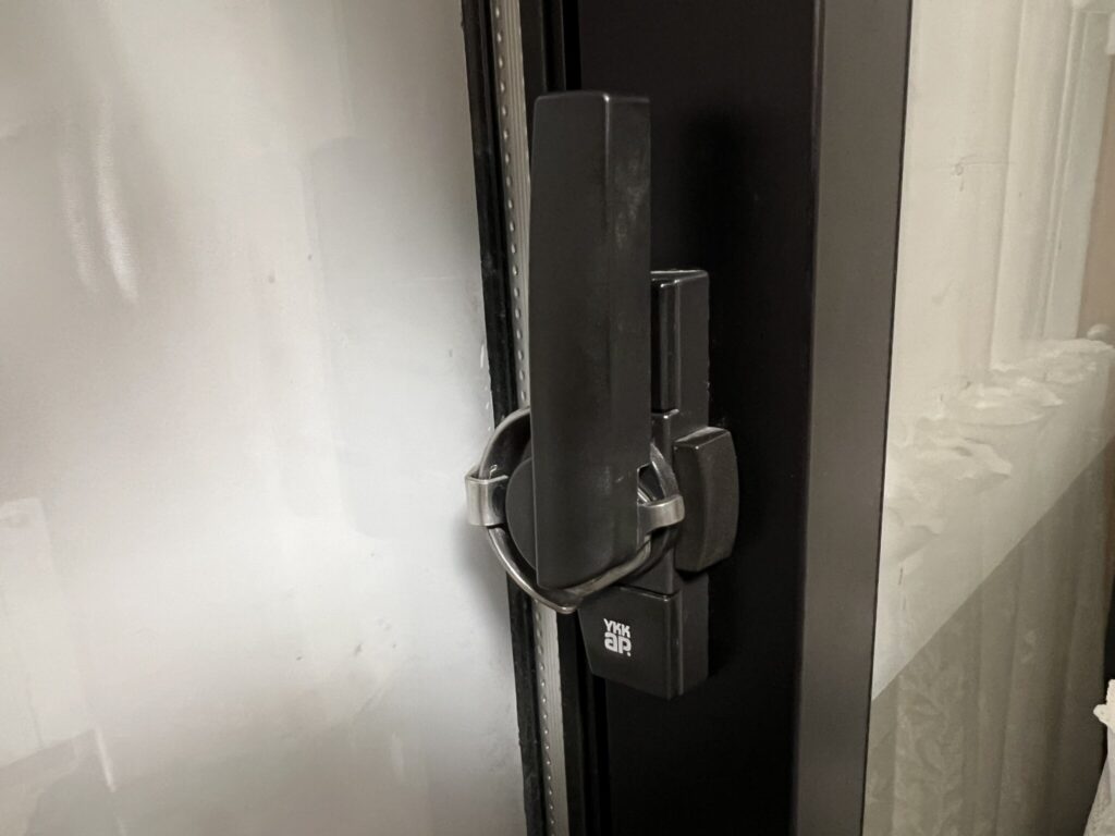 窓の鍵開け(クレセント錠)ガラスを割らずに開ける | 浜松市周辺の鍵