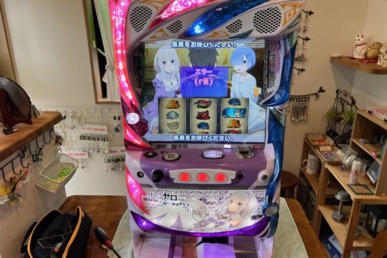 パチンコ台　鍵開け作業