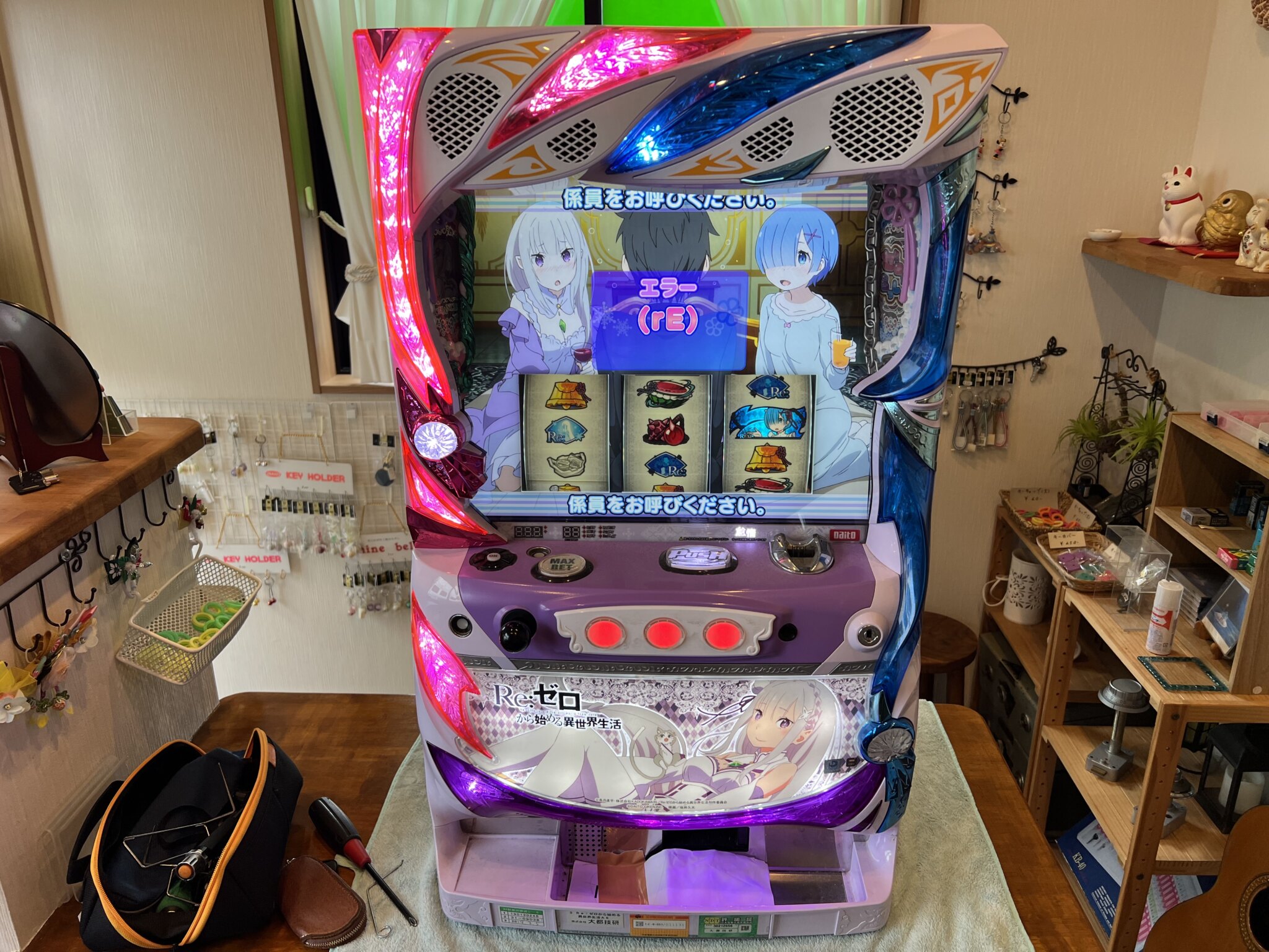 パチンコ台　鍵開け作業