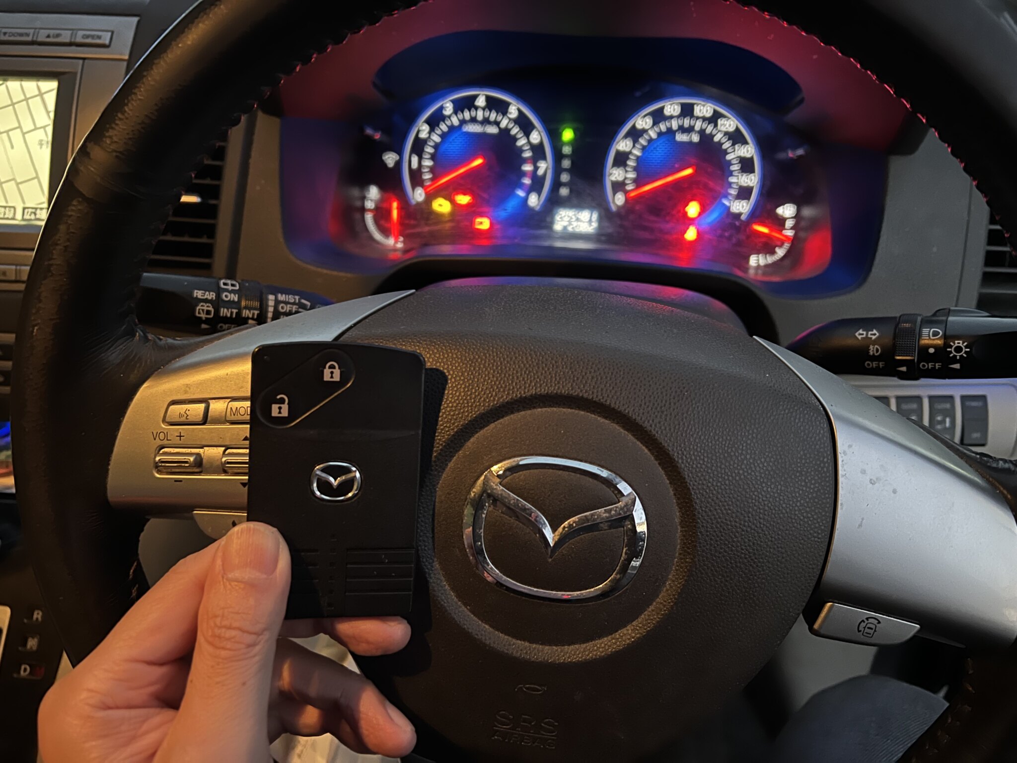 マツダ　MPV カードキー登録