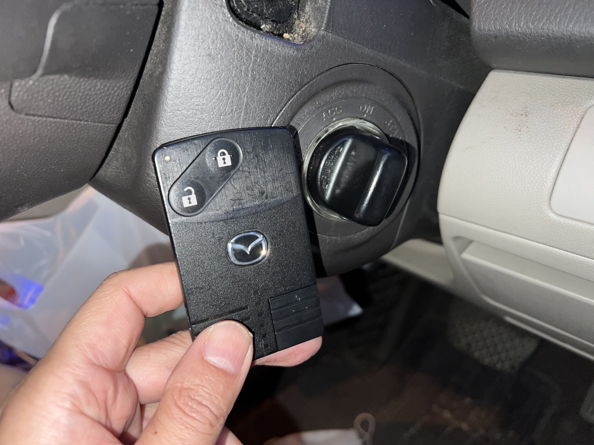 マツダ　MPV カードキー登録