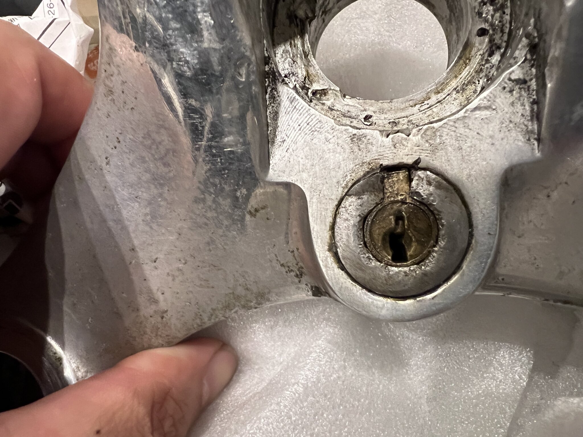 トライアンフ　ハンドルロック